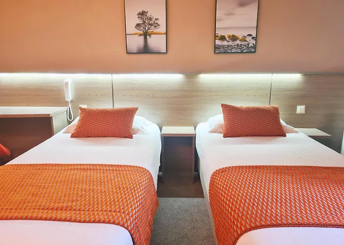 Brit Hotel Piscine & Spa - Fougeres